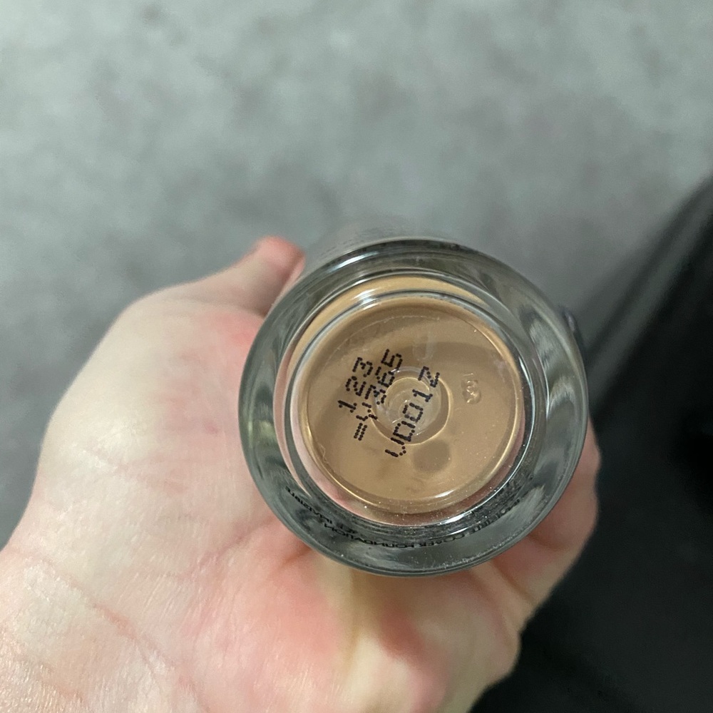 Makeup forever HD foundation - Picture 3 of 4